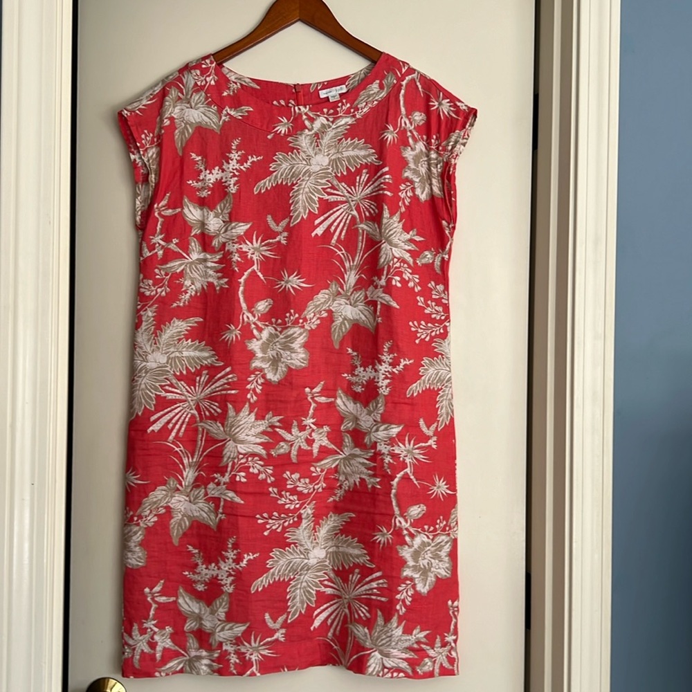 JJill linen coral background with ivory and beige flowers cap sleeves